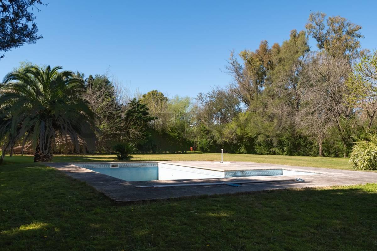 Foto de Venta Casa quinta con piscina y gran parque Comarca del Sol Exaltacion, imagen 4