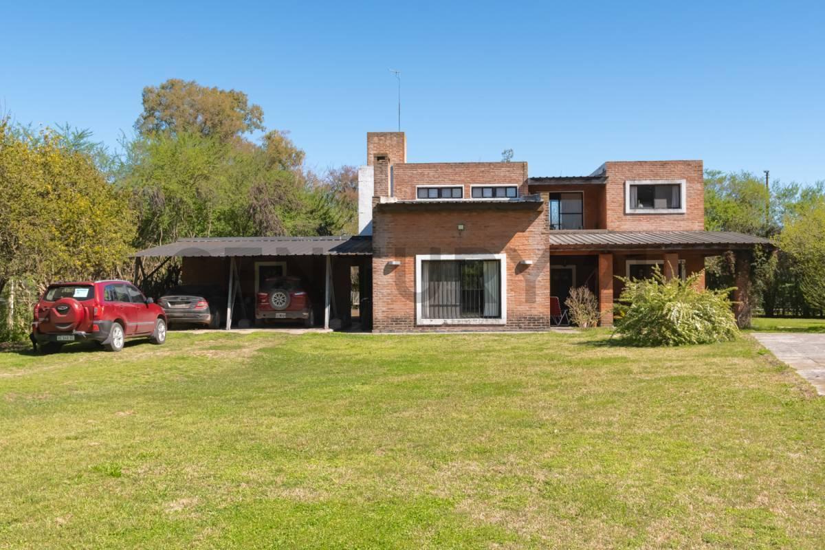 Foto de Venta Casa quinta con piscina y gran parque Comarca del Sol Exaltacion, imagen 1