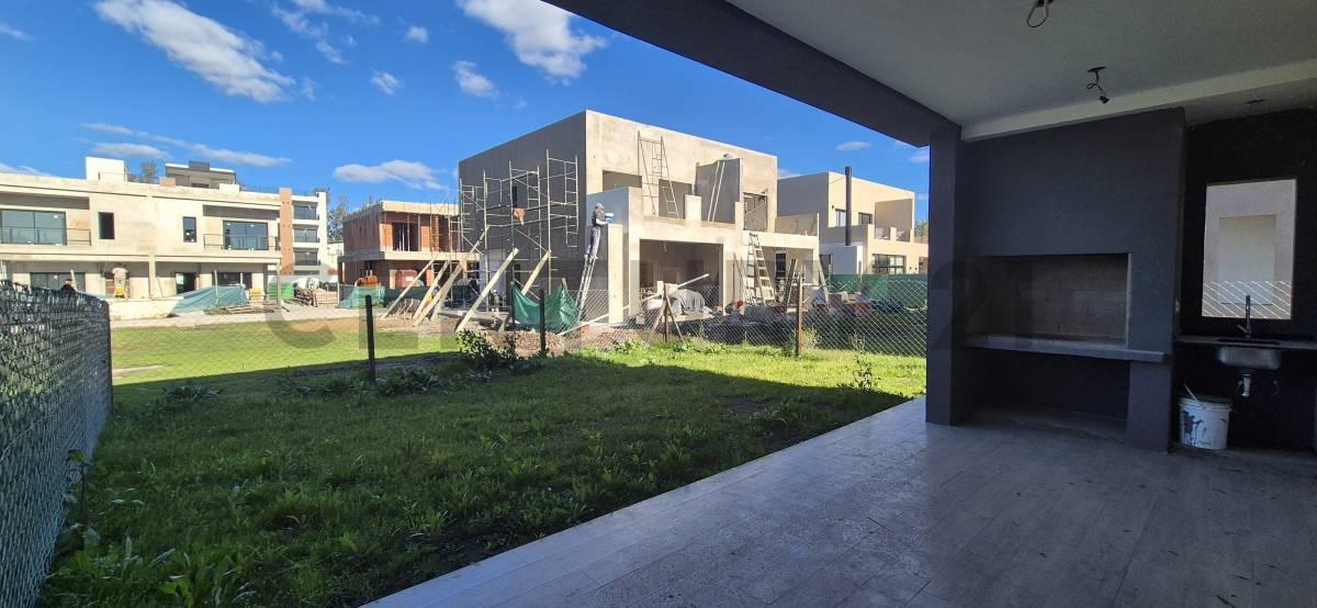 Foto de Casa tipo Dúplex 5 ambientes con jardín privado en Pilar, imagen 2