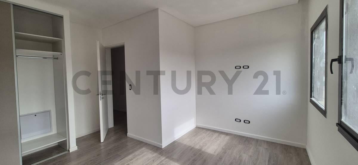 Foto de Casa Duplex de 4 ambientes con galería, jardín y parrilla en Pilar, imagen 5