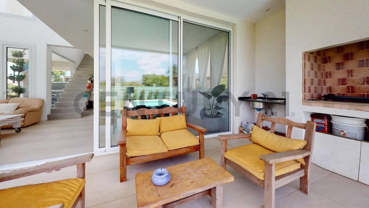 Foto de EN VENTA CASA DE 4 DORMITORIOS BARRIO CASTAÑOS NORDELTA, imagen 3