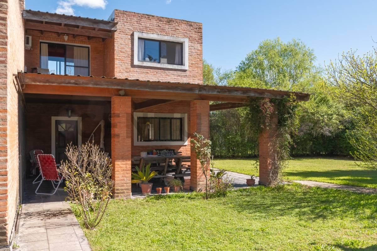 Foto de Venta Casa quinta con piscina y gran parque Comarca del Sol Exaltacion, imagen 4