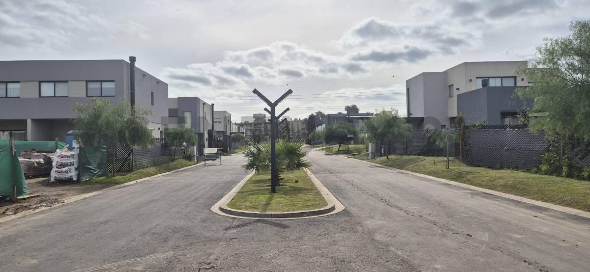 Foto de Casa Duplex 4 ambientes con jardín y parrilla en Pilar, imagen 2
