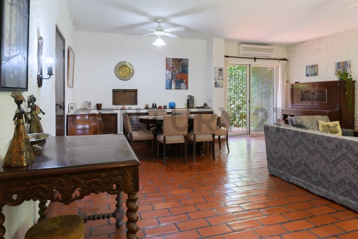 Foto de VENTA DE CASA DE 4 AMBIENTES CON JARDIN Y COCHERA EN BECCAR SAN ISIDRO, imagen 2