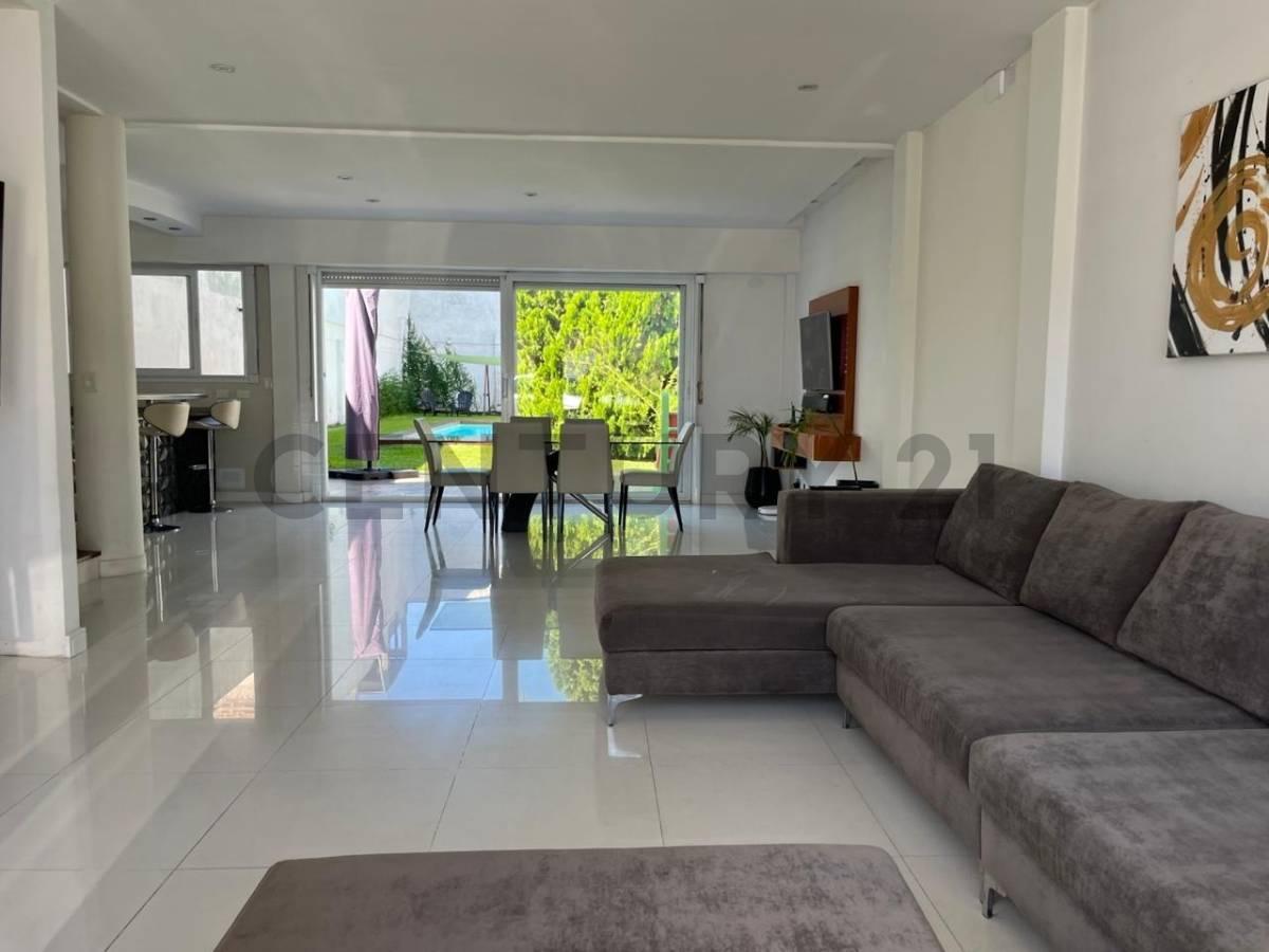 Foto de CASA DE 4 AMBIENTES VENTA RAMOS MEJIA PILETA Y COCHERA, imagen 3