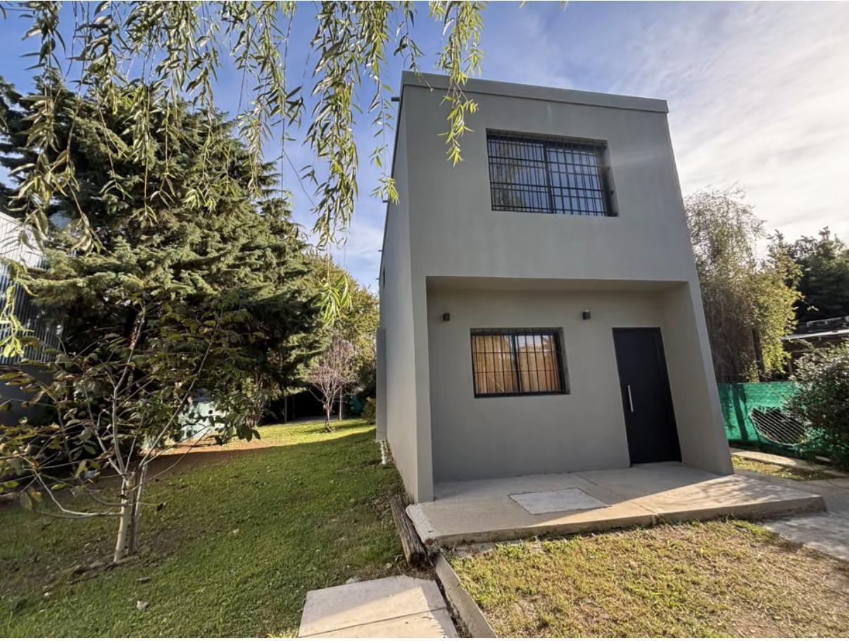 Foto de Casa en venta de 3 ambientes 2 plantas cochera en Pilar Pellegrini II, imagen 1