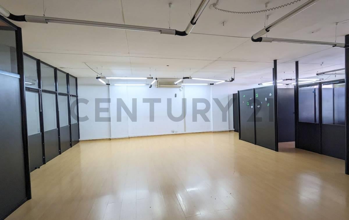 Foto de VENTA DE OFICINA DE 120M2 - ALSINA AL 1200 - INCLUYE COCHERA, imagen 2