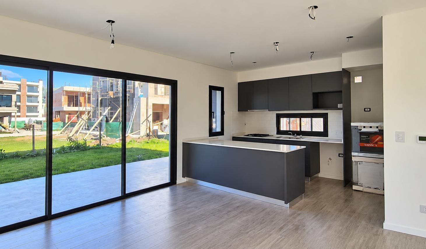 Foto de Duplex de 4 ambientes con jardín y galería en Spring Park - Pilar, imagen 3