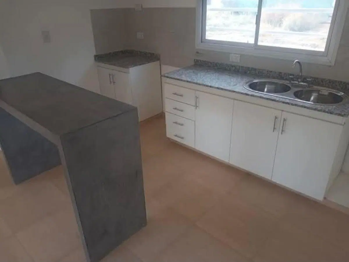 Casa en Venta o Aquiler c/ cochera en Villa Bordeau 2