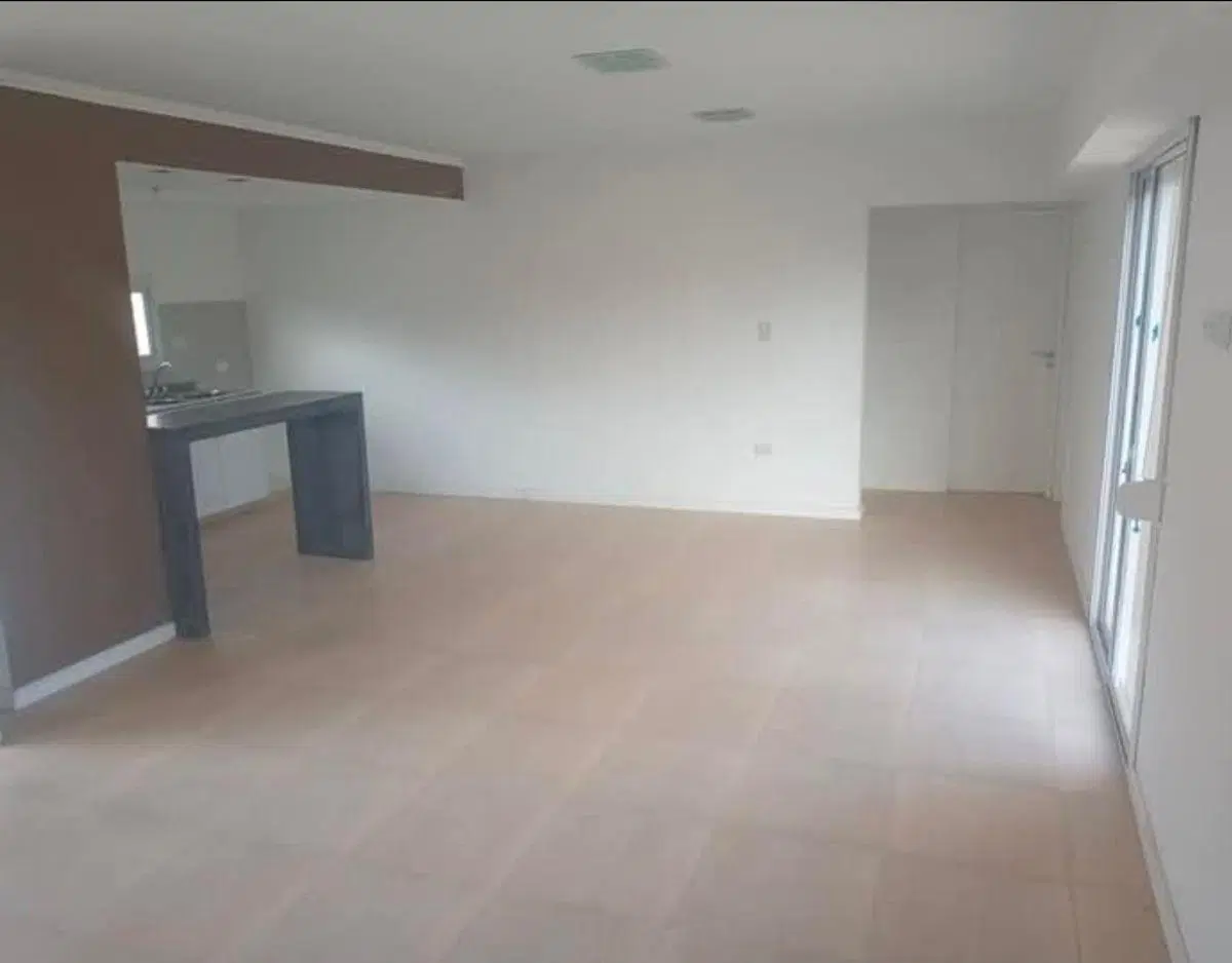 Casa en Venta o Aquiler c/ cochera en Villa Bordeau 1
