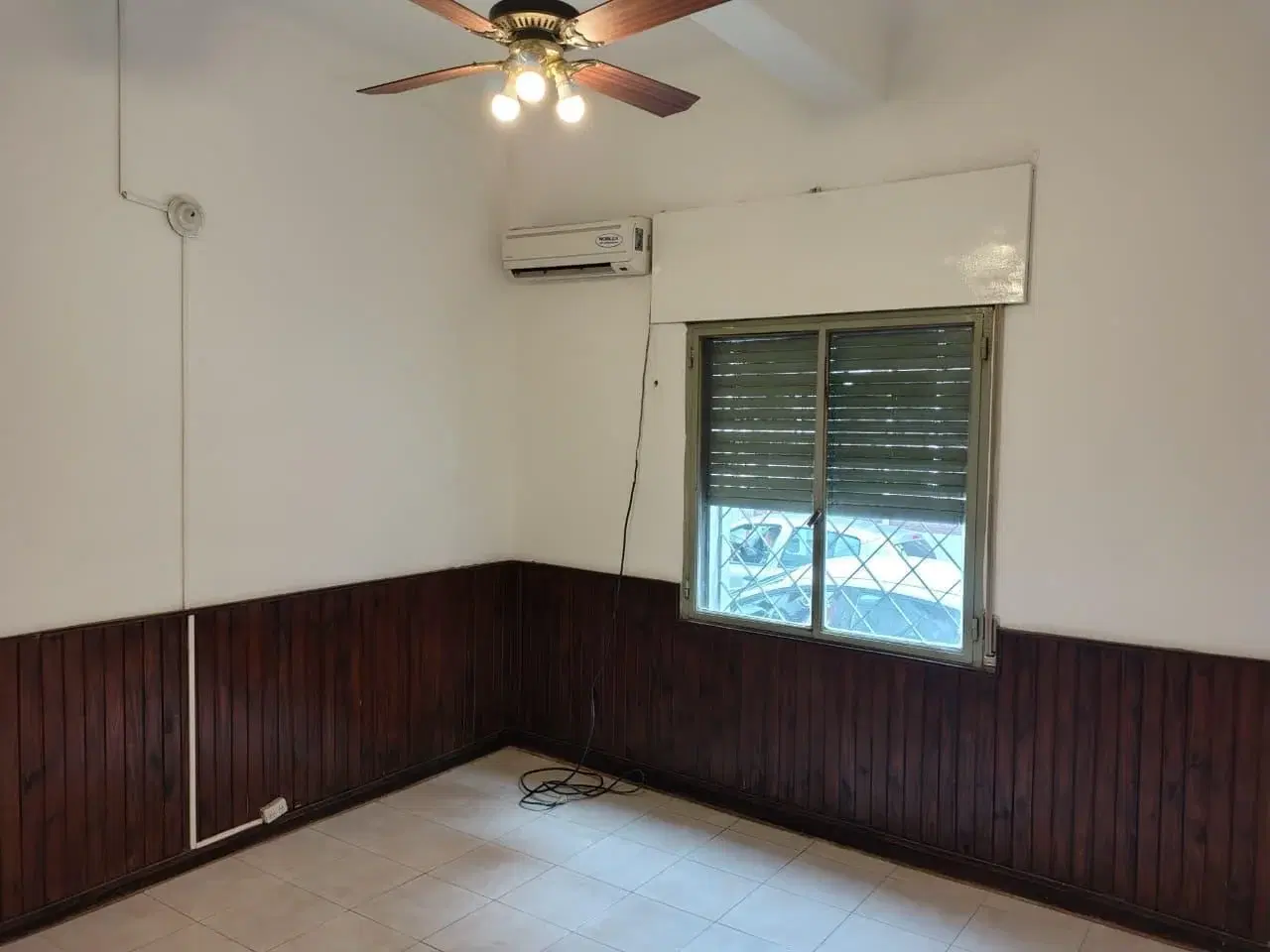 DEPARTAMENTO EN ALQUILER PARA CONSULTORIOS U OFICINAS EN ALBERDI 4