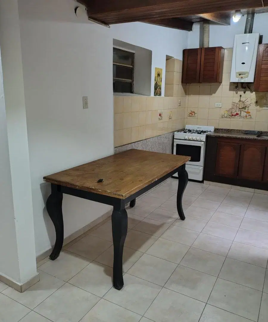 DEPARTAMENTO EN ALQUILER PARA CONSULTORIOS U OFICINAS EN ALBERDI 2