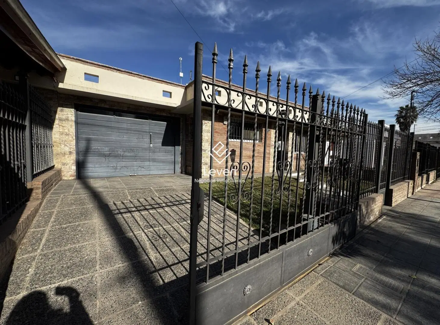 Casa 2 dormitorios en Barrio Arguello Norte a mts de Donato Alvarez 3