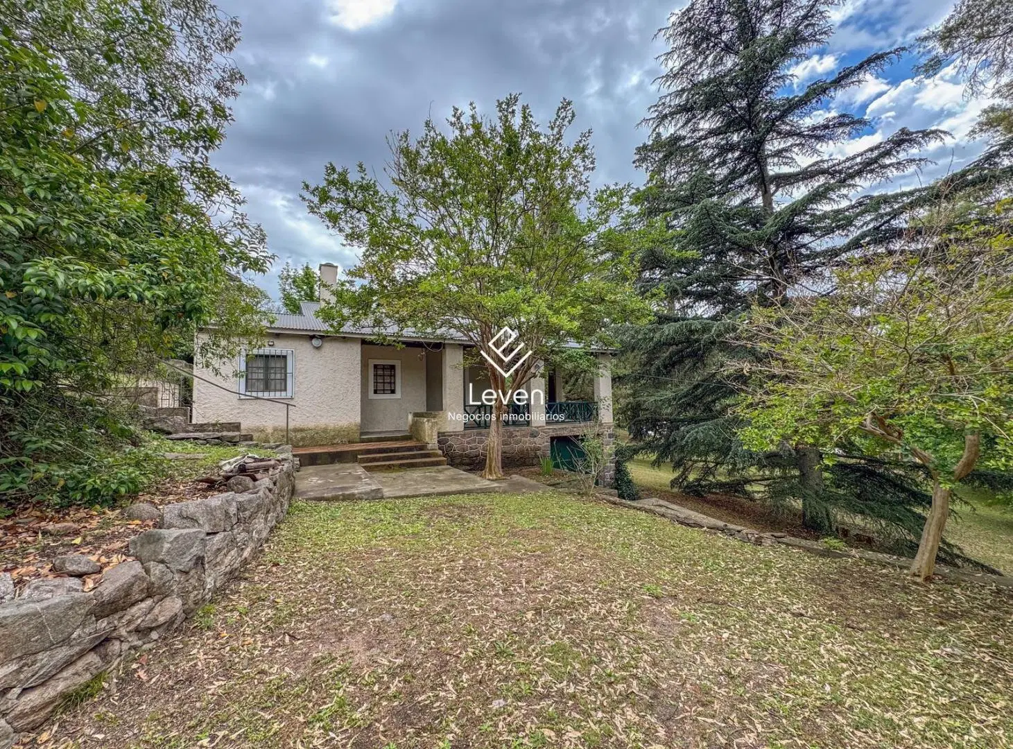 VENTA CASA DE ESTILO GRAN TERRENO en RIO CEBALLOS FRENTE AL RIO 4