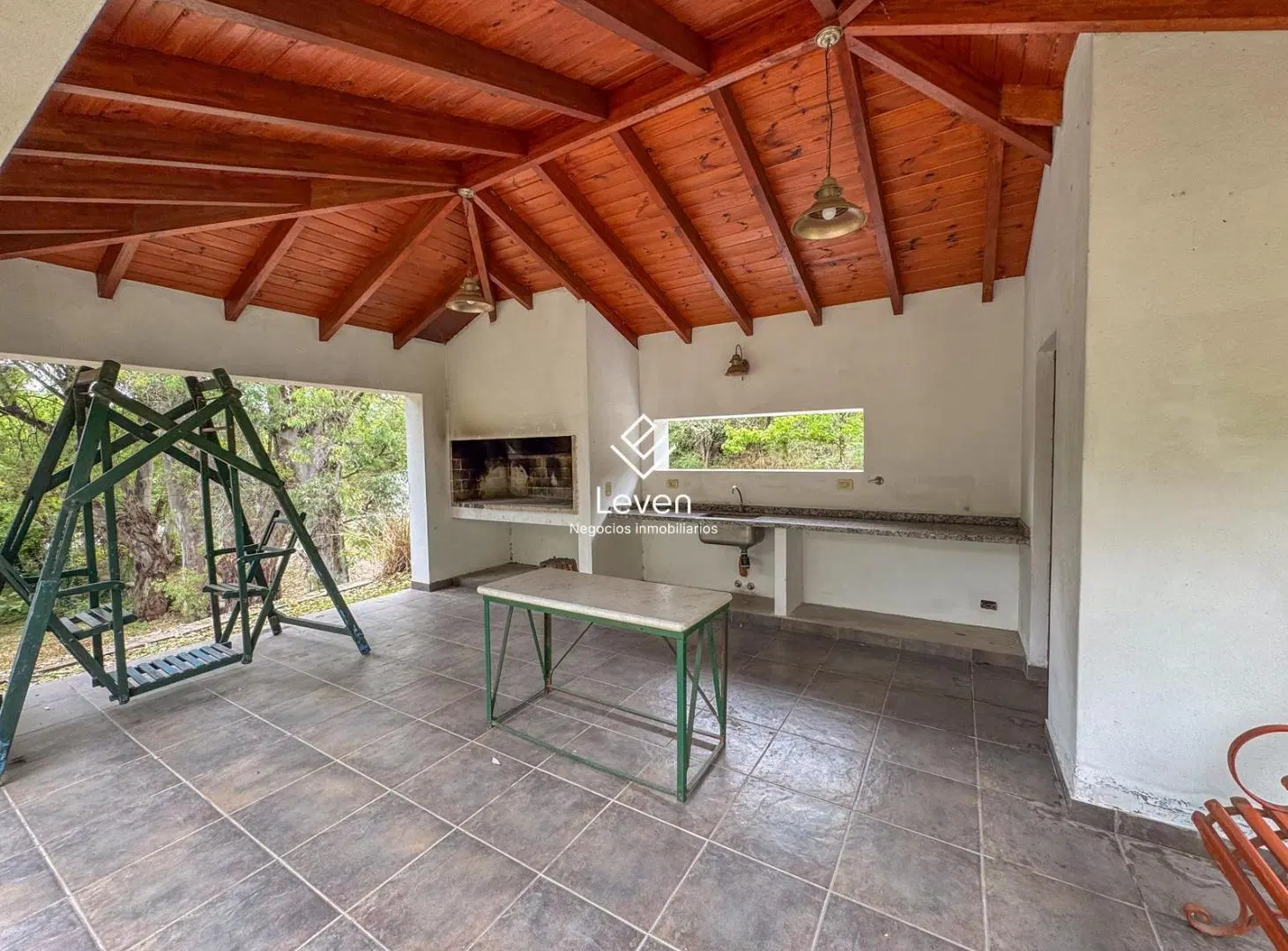 VENTA CASA DE ESTILO GRAN TERRENO en RIO CEBALLOS FRENTE AL RIO 5