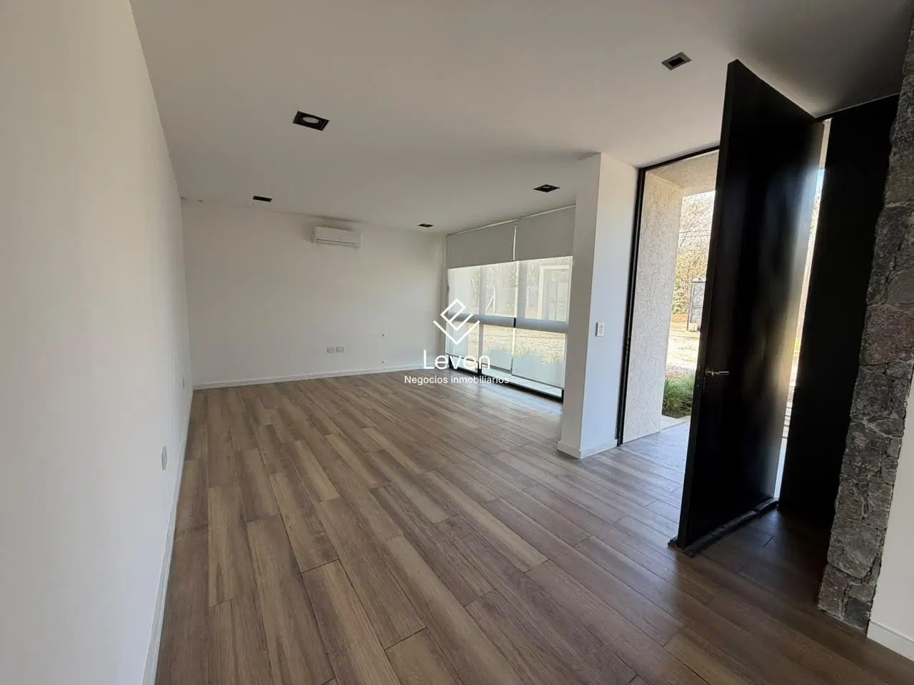 VENTA DE CASA 3 DORM EN HOUSING FRENTE AL COUNTRY MANANTIALES 4