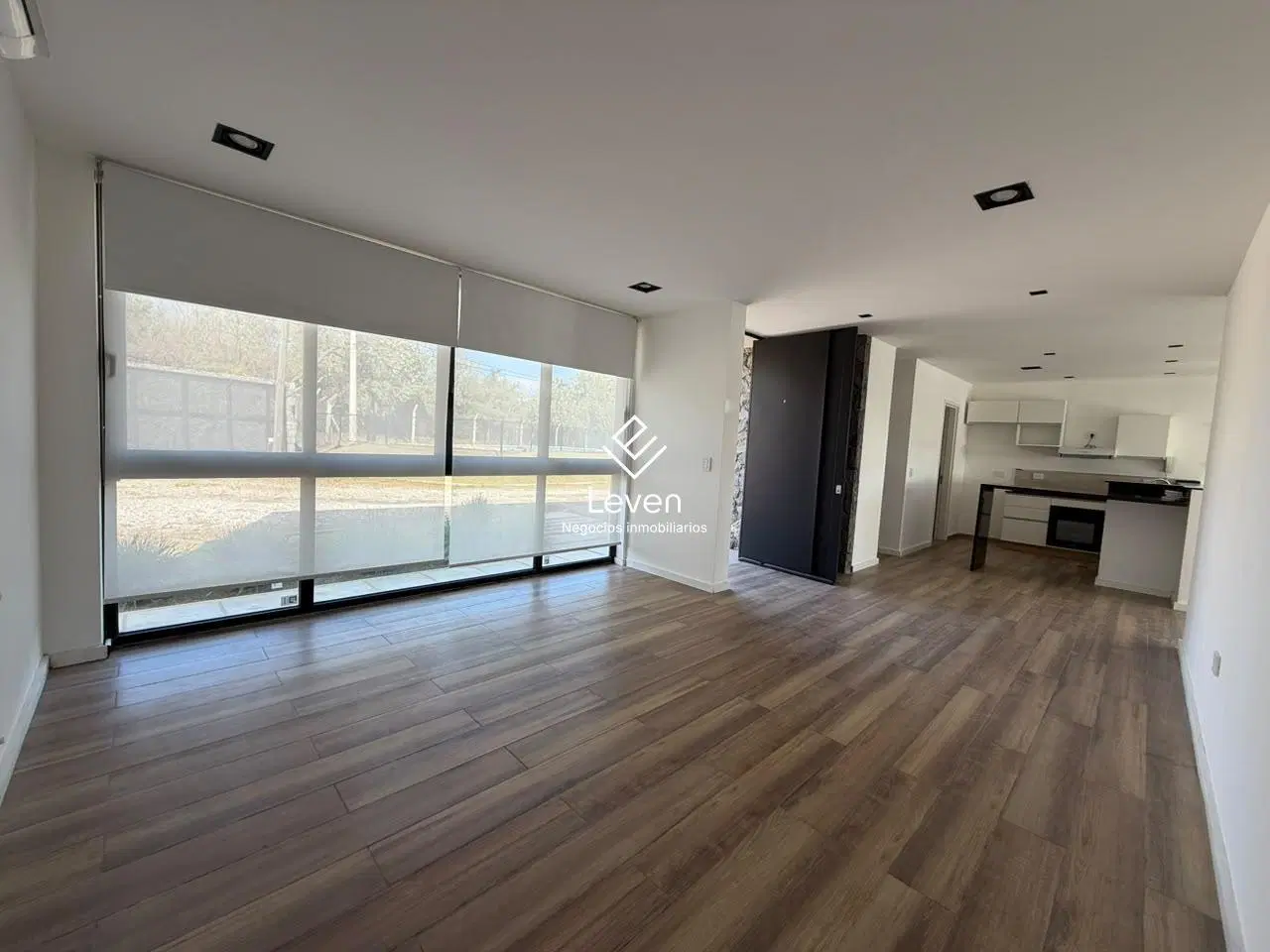 VENTA DE CASA 3 DORM EN HOUSING FRENTE AL COUNTRY MANANTIALES 2