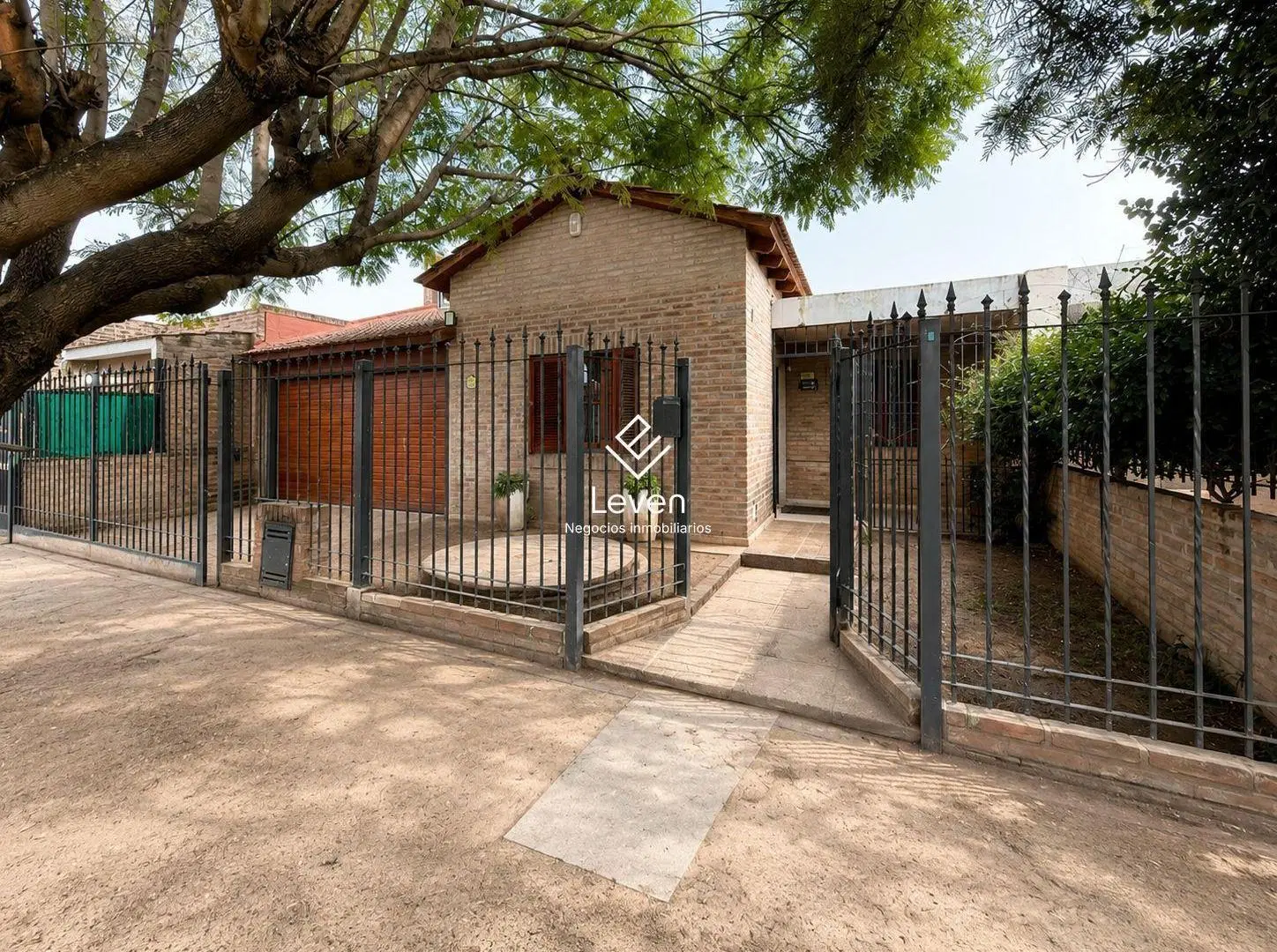 Venta Casa 3 Dorm Pileta y Quincho Zona Arguello CPC 1