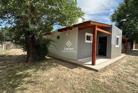 VENTA CASA 2 DORMITORIOS CON PILETA EN COMUNA SAN ROQUE