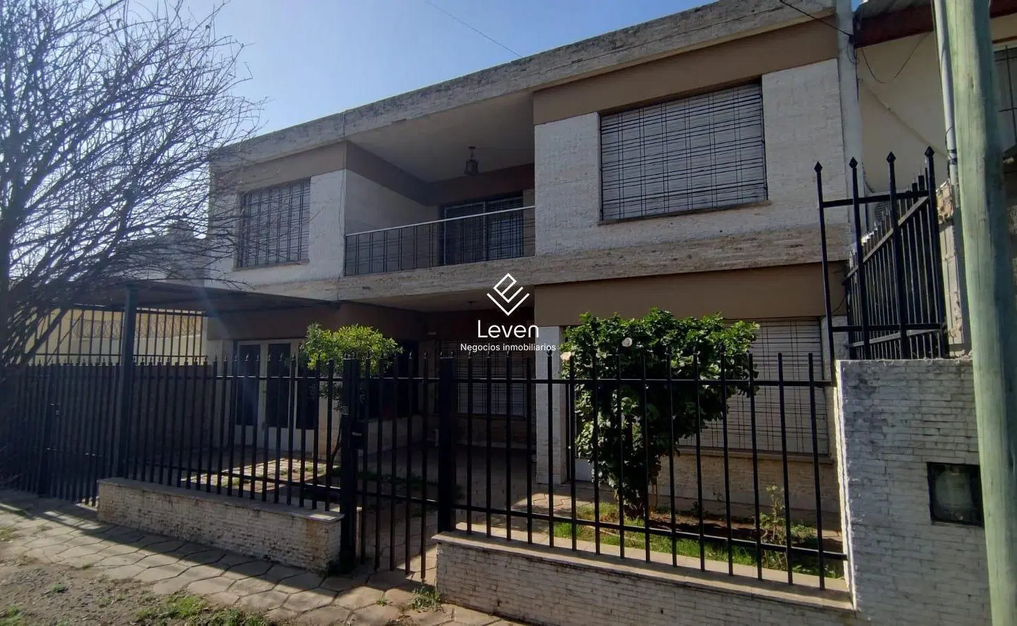 VENTA CASA 6 DORMITORIOS 2 BAÑOS EN LOS PARAISOS 5