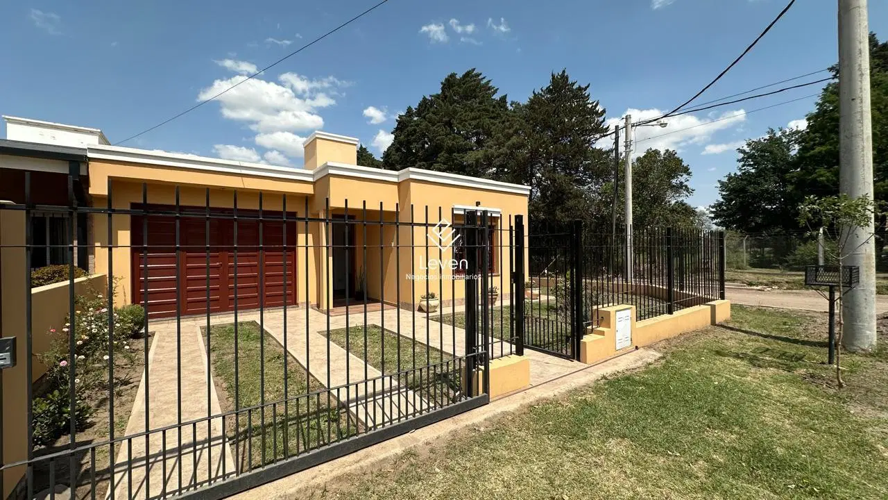 VENTA CASA 3 DORMITORIOS 3 BAÑOS EN COLONIA CAROYA 1