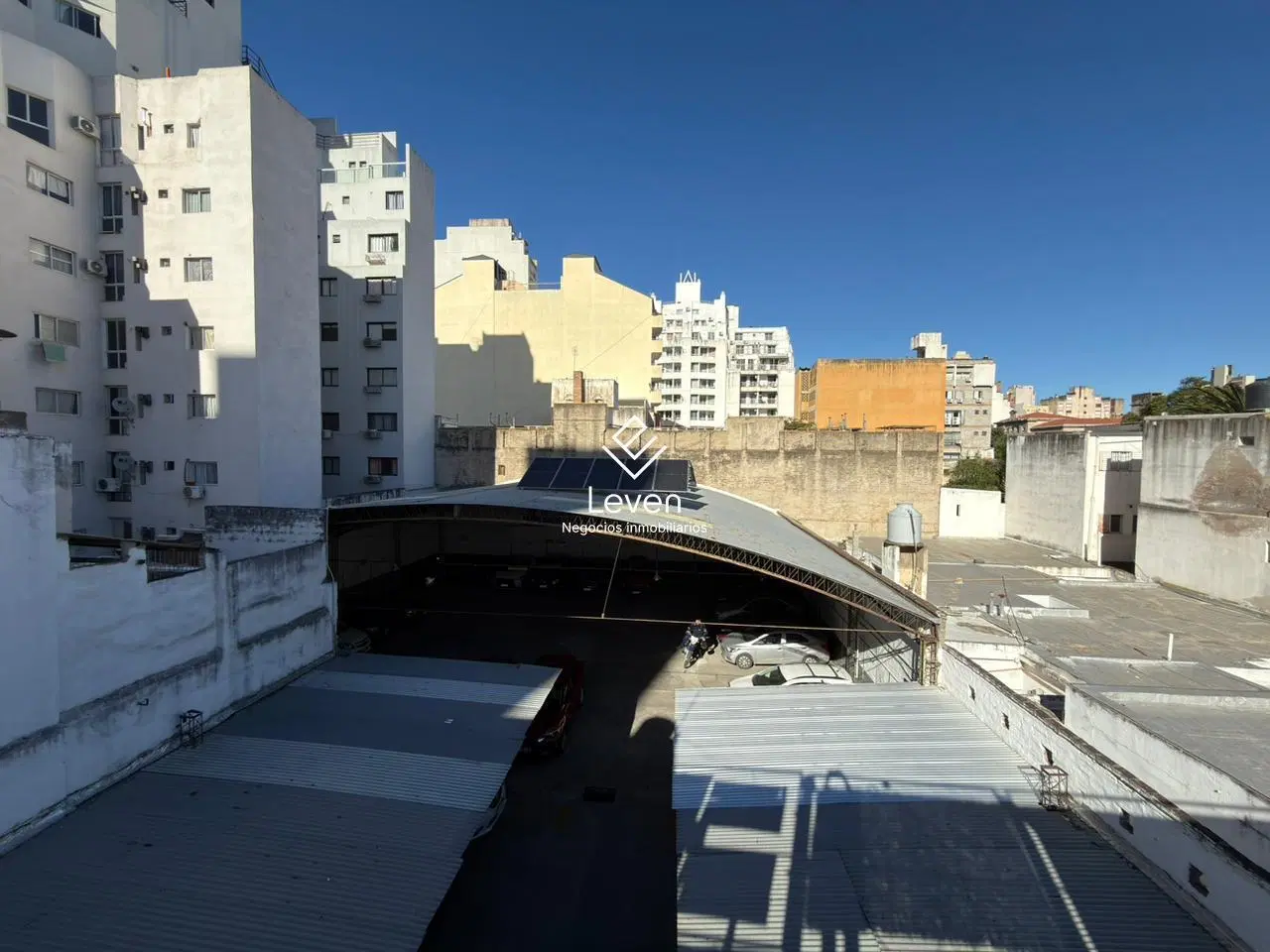 Venta Cochera Estacionamiento y 5 Departamentos Zona Plaza Colon 4