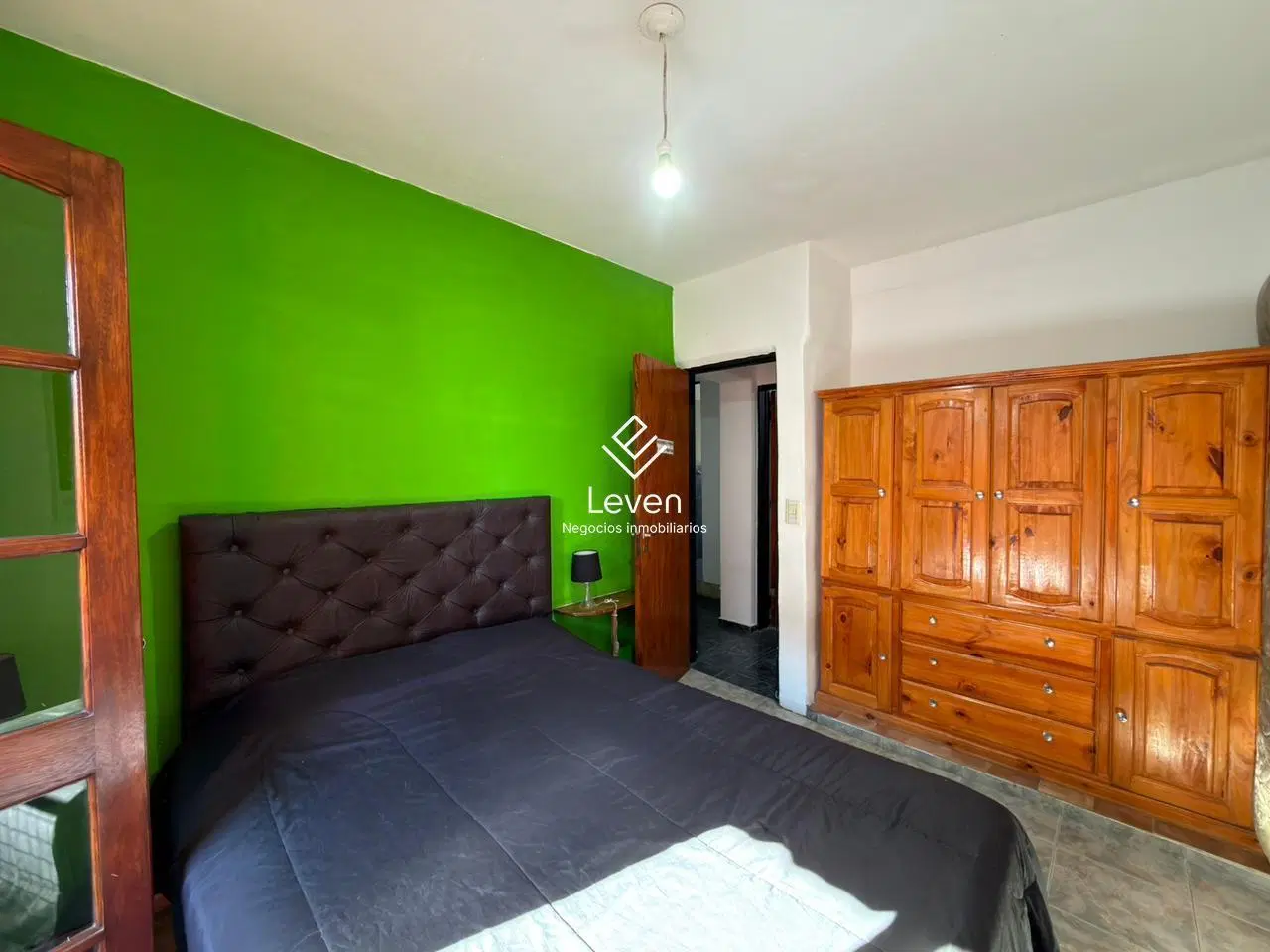 Venta Cochera Estacionamiento y 5 Departamentos Zona Plaza Colon 5