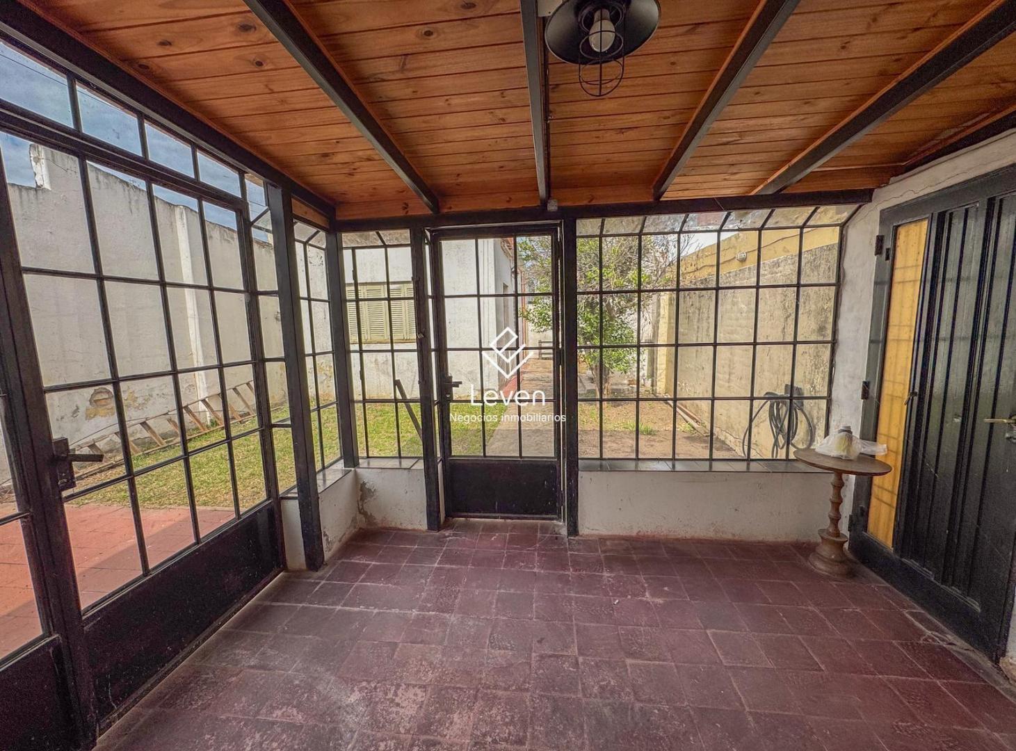 Foto de Venta Complejo de Casa mas Local y Departamentos Bv los Granaderos, imagen 5