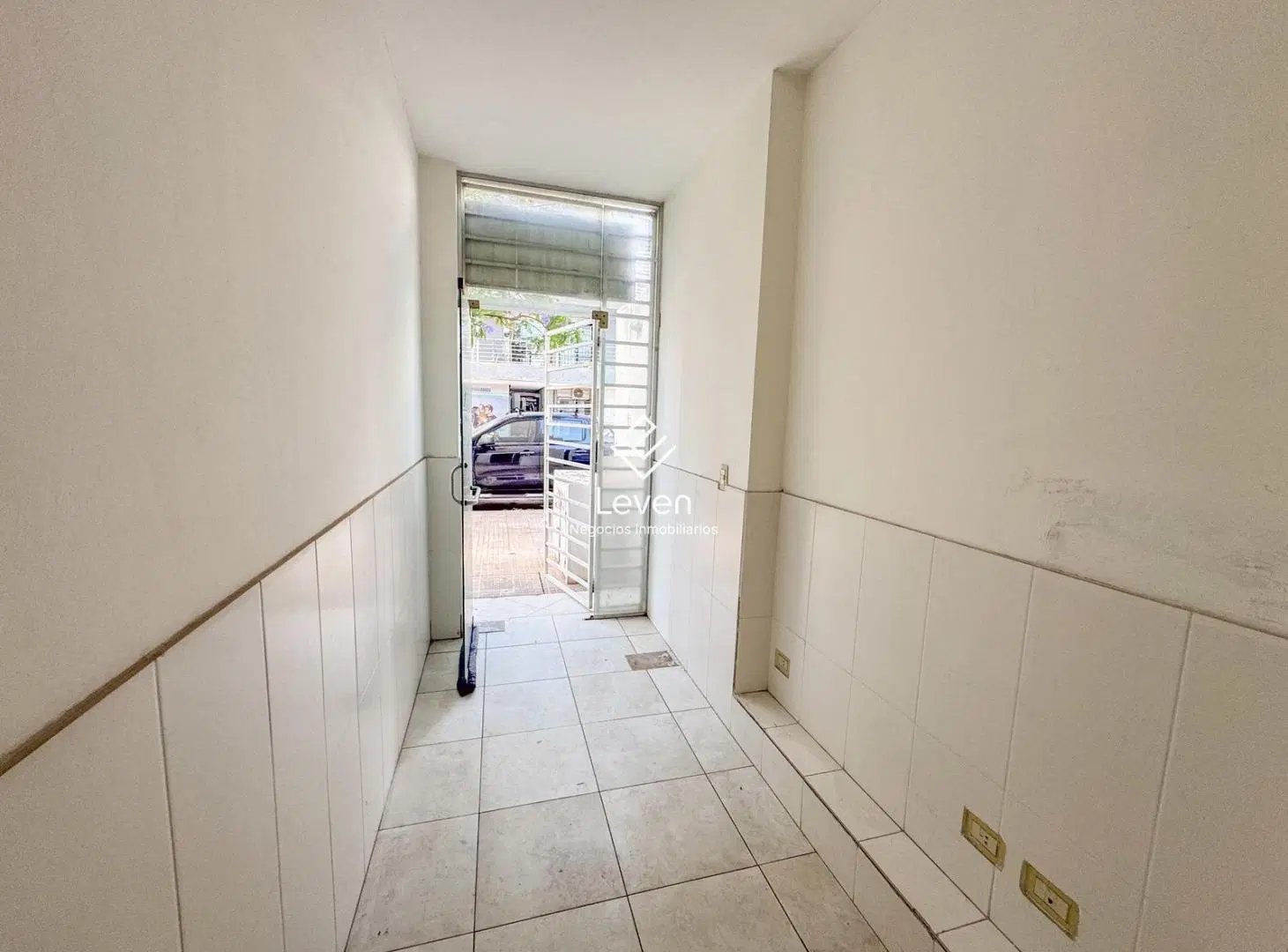 Venta Local Comercial apto Oficina Consultorio Barrio Alberdi 5