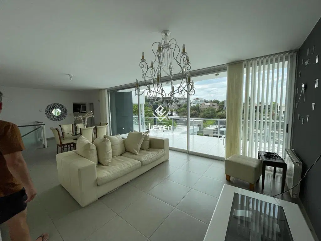 VENTA CASA LA RUFINA CON VISTA 3 DORMITORIOS 4