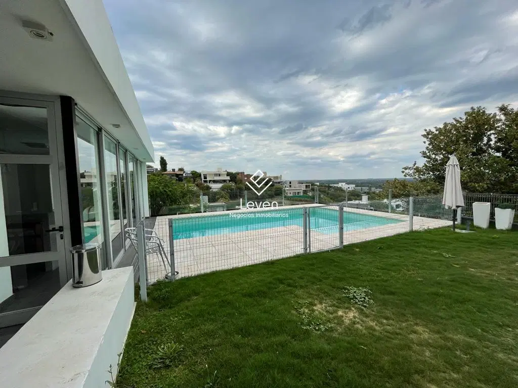 VENTA CASA LA RUFINA CON VISTA 3 DORMITORIOS 2