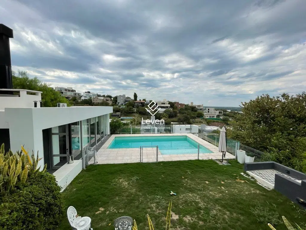 VENTA CASA LA RUFINA CON VISTA 3 DORMITORIOS 3