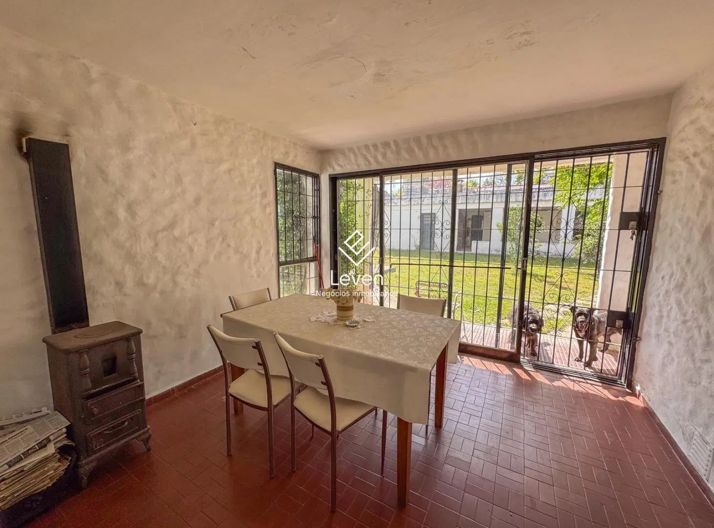 Venta Casa con Terreno 1572mts frente Colegio Aleman apto 6 unidades 4