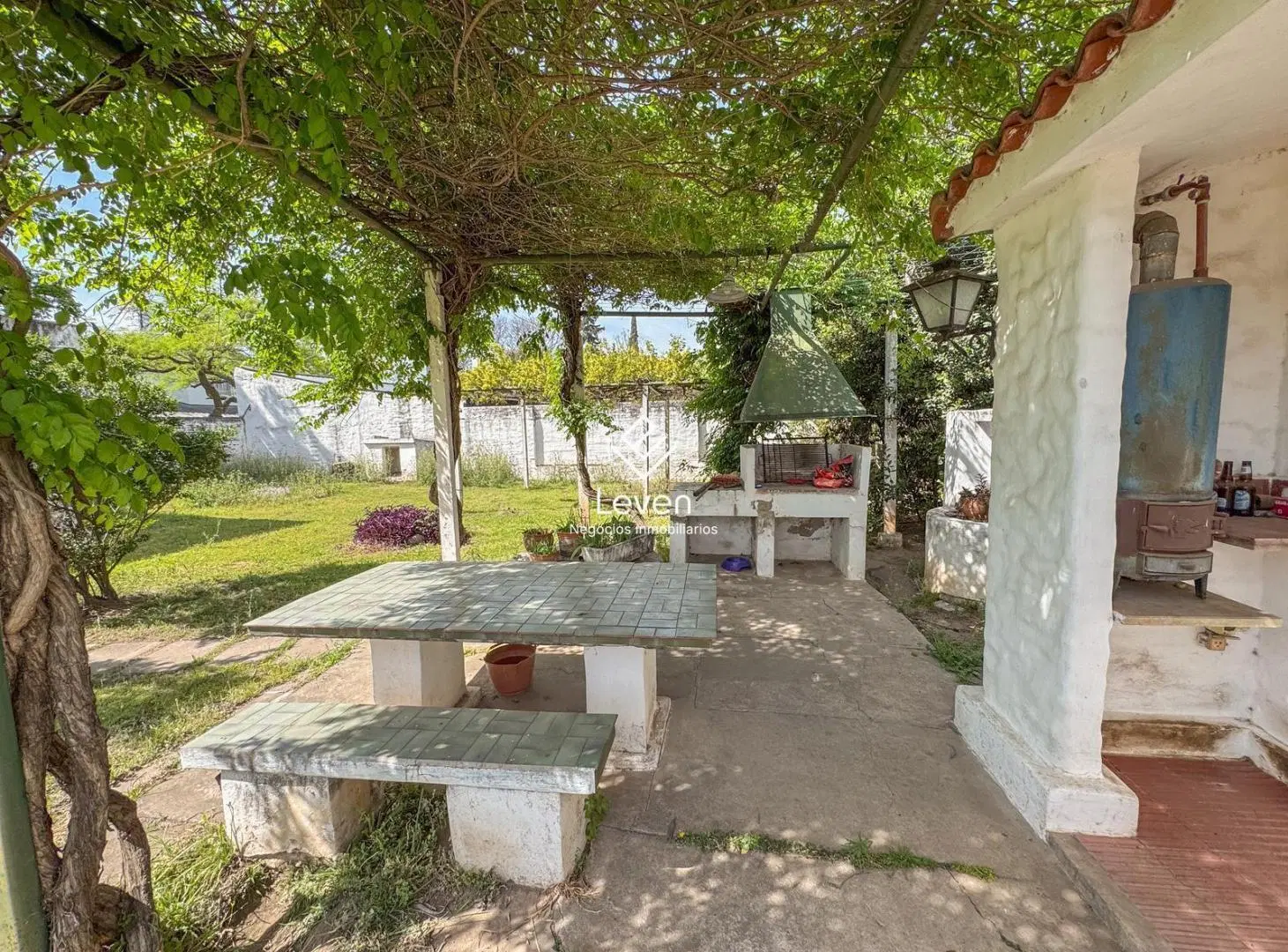 Venta Casa con Terreno 1572mts frente Colegio Aleman apto 6 unidades 8