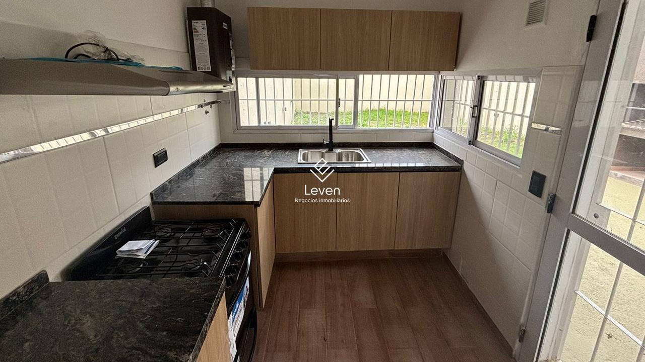 Foto de VENTA CASA 2 DORMITORIOS APTA CREDITO VILLA CABRERA, imagen 3