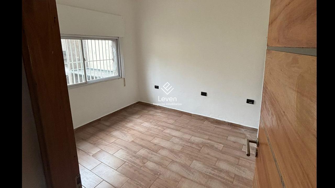 Foto de VENTA CASA 2 DORMITORIOS APTA CREDITO VILLA CABRERA, imagen 4