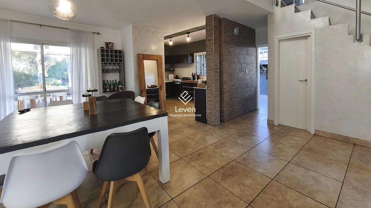 Foto de VENTA CASA 3 DORMITORIOS PILETA VILLA RIVERA INDARTE, imagen 1