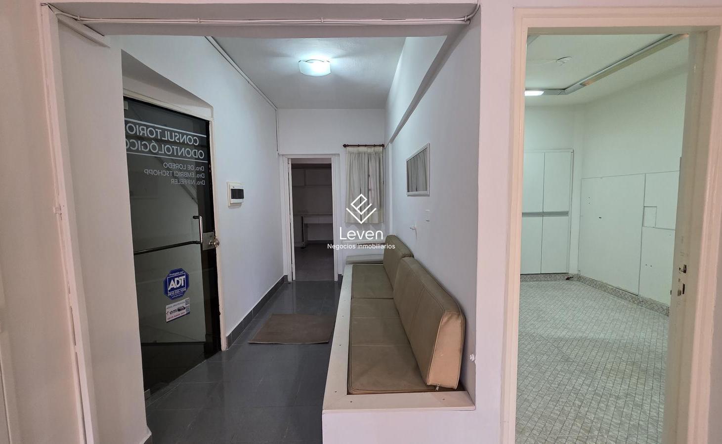 Foto de ALQUILER DE OFICINAS COMERCIALES EN ZONA CENTRO APTA CONSULTORIOS, imagen 1
