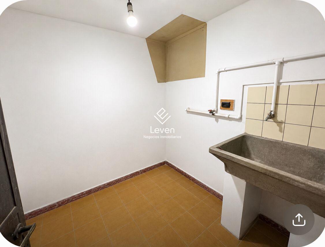 Foto de Venta Galpon 300mts Mas Casa Barrio Talleres Oeste, imagen 5