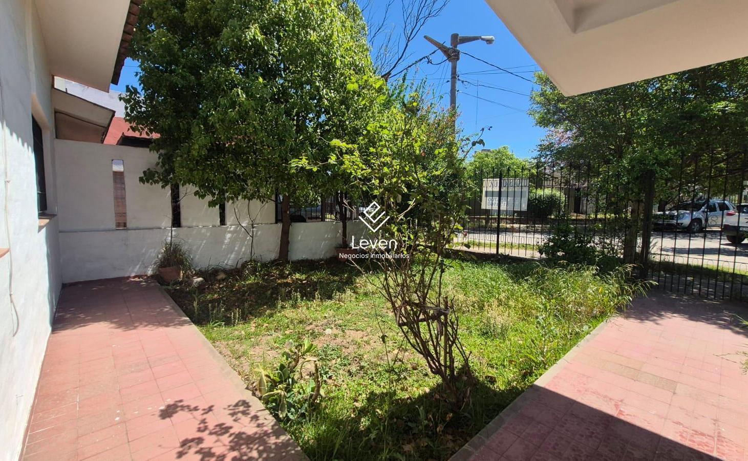 Foto de VENTA CASA 4 DORMITORIOS A METROS DE RECTA MARTINOLLI, imagen 2