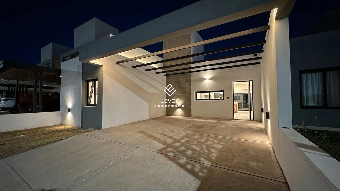 Foto de VENTA CASA 2 DORMITORIOS DOCTA APTA CREDITO, imagen 1