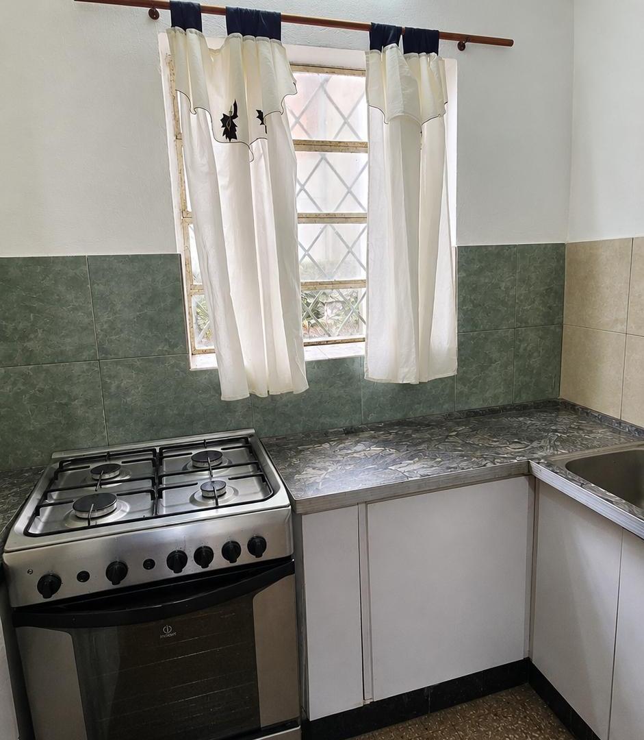 Foto de CASA EN VENTA EXELENTE UBICACIÓN - APTA BANCO, imagen 4