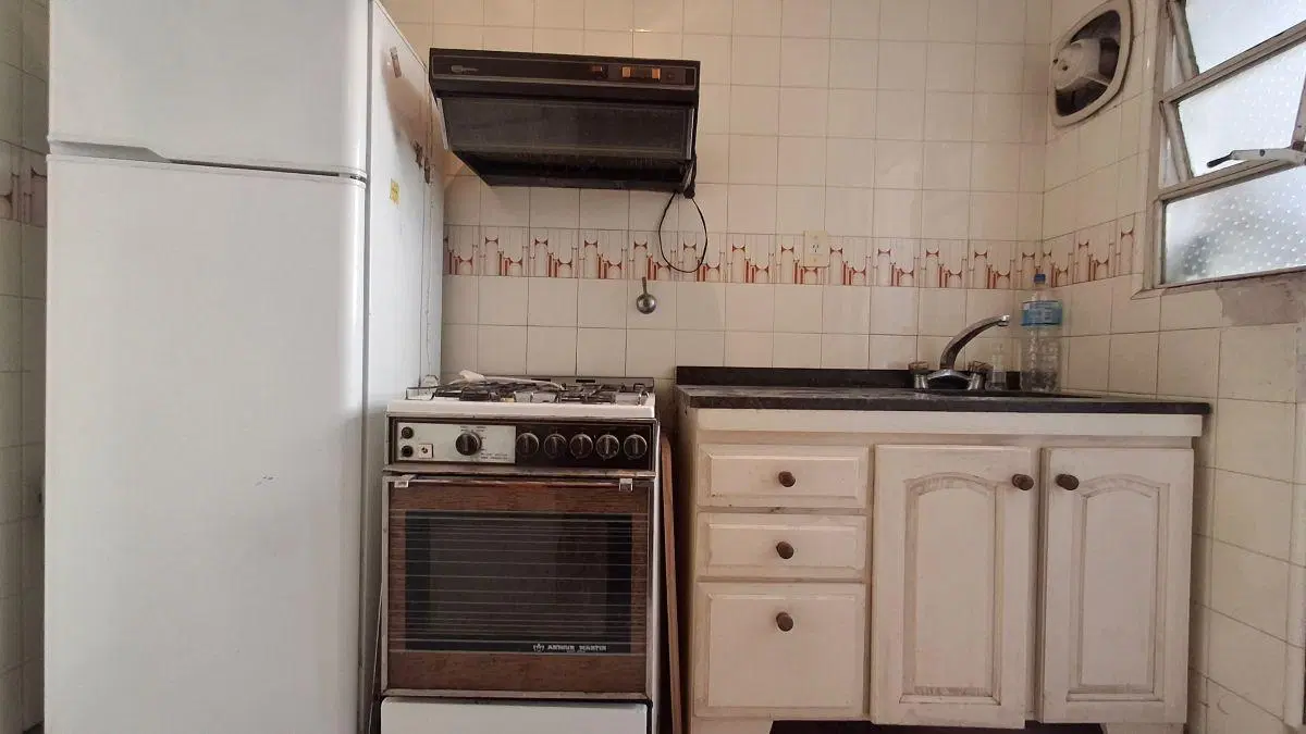 Departamento de 2 ambientes. Excelente ubicación. A reciclar. APTO CREDITO. 2