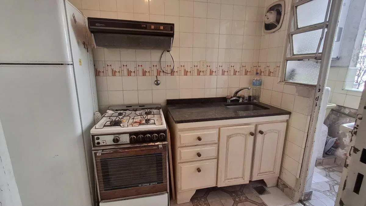 Departamento de 2 ambientes. Excelente ubicación. A reciclar. APTO CREDITO. 5
