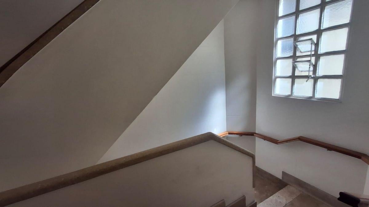 Foto de 2 Amb. al frente. 47 m2. Balcón. Por escalera. Lavadero y Cocina, imagen 3