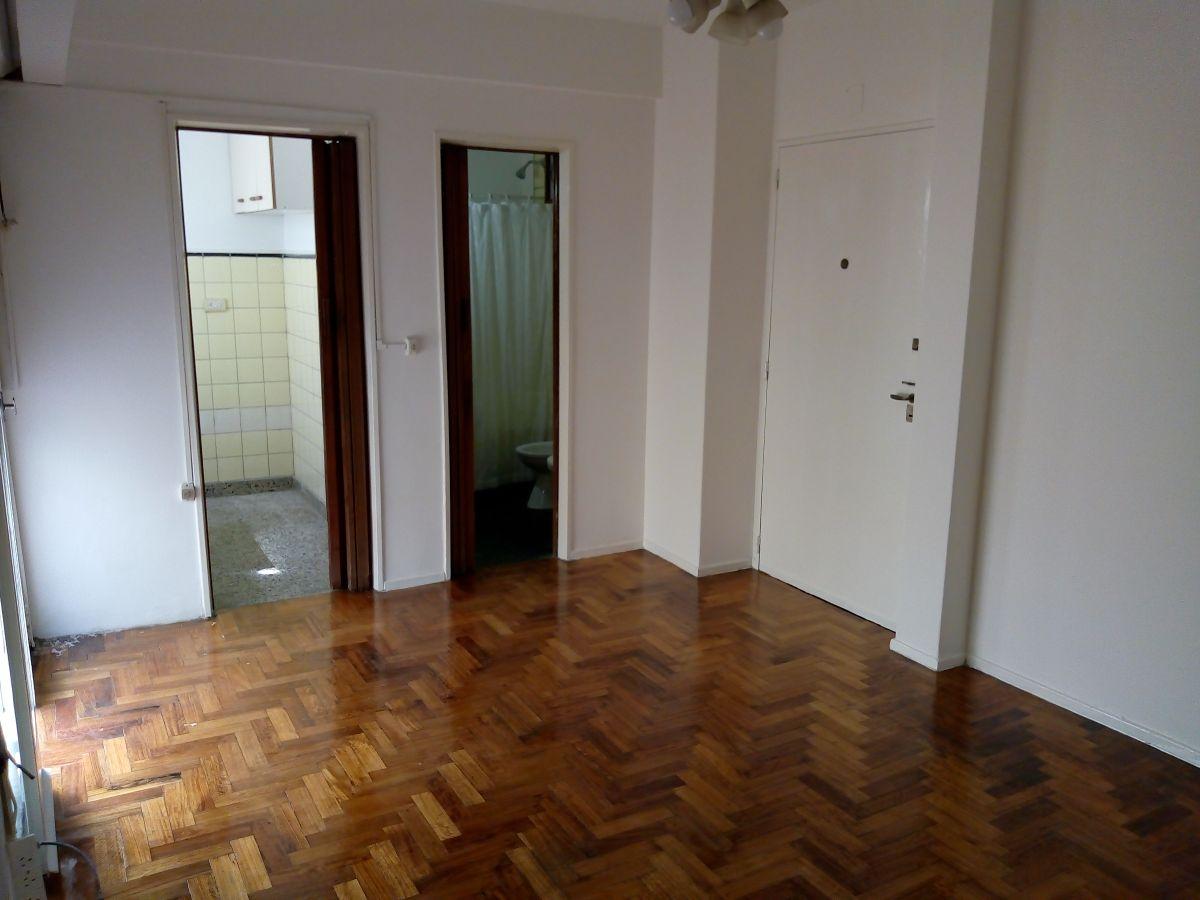 Foto de Monoambiente en Alquiler. Luminoso. Excelente ubicacion. Baño completo, imagen 4