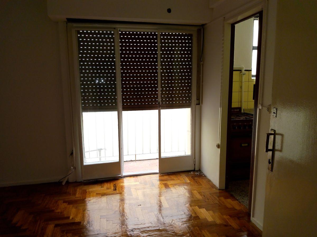 Foto de Monoambiente en Alquiler. Luminoso. Excelente ubicacion. Baño completo, imagen 2