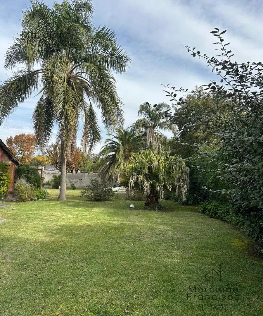 Lote con Piscina en Marcos Paz 2