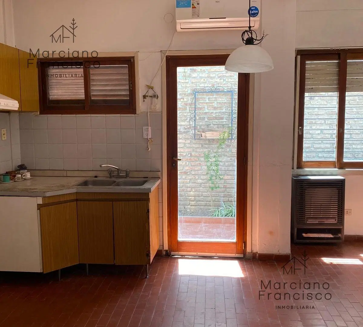 Casa en venta en centro comercial Marcos Paz 4