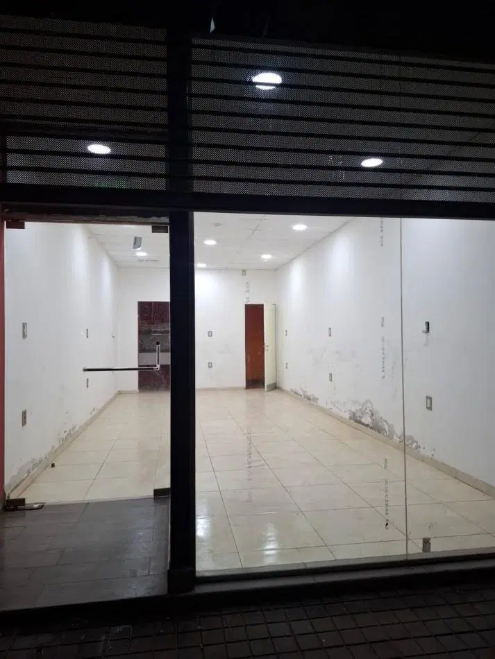 VENTA 4 LOCALES COMERCIALES EN TIRASSO GUAYMALLEN 2